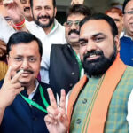 ‘लात मारी, अश्लील हरकत की’, बिहार में स्टेज से डांसर को फेंकने वाले सिंगर धनंजय शर्मा की सफाई, पुलिस जांच शुरू