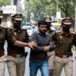 दिल्ली कैंट में चलती ट्रेन से यात्री को खींचा नीचे, चाकू की नोक पर लूटपाट